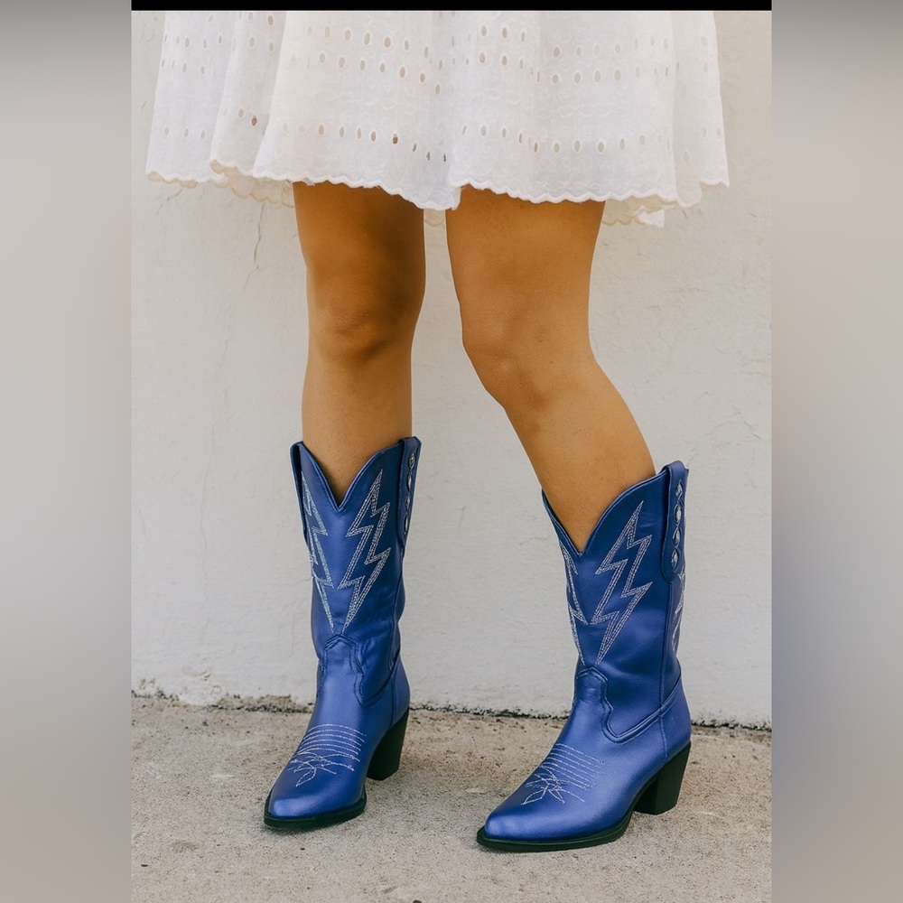 Metallic Blue Western-Style Women's Boots. Size 8